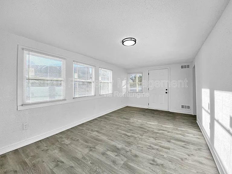 4802 Locust Ave — Photo 11