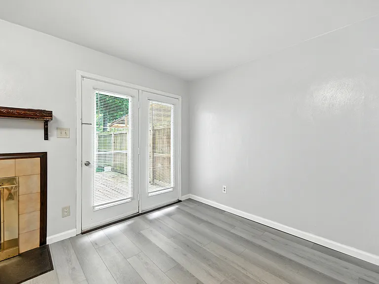 302 Seeman Ct — Photo 15