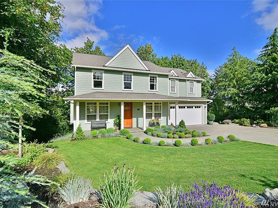1st image of 2123 Douglas Dr NE