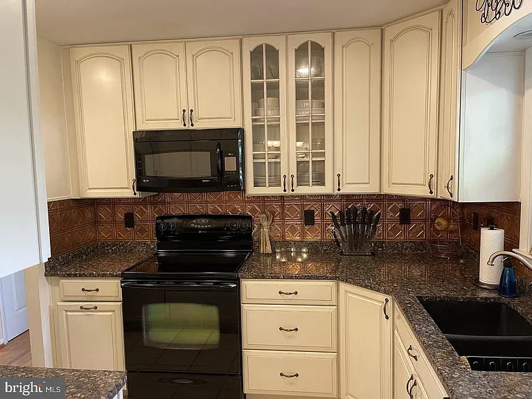 507 Webb Rd — Photo 10