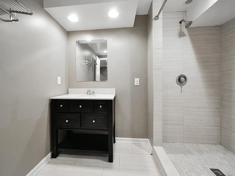 1018 S 114th St — Photo 19