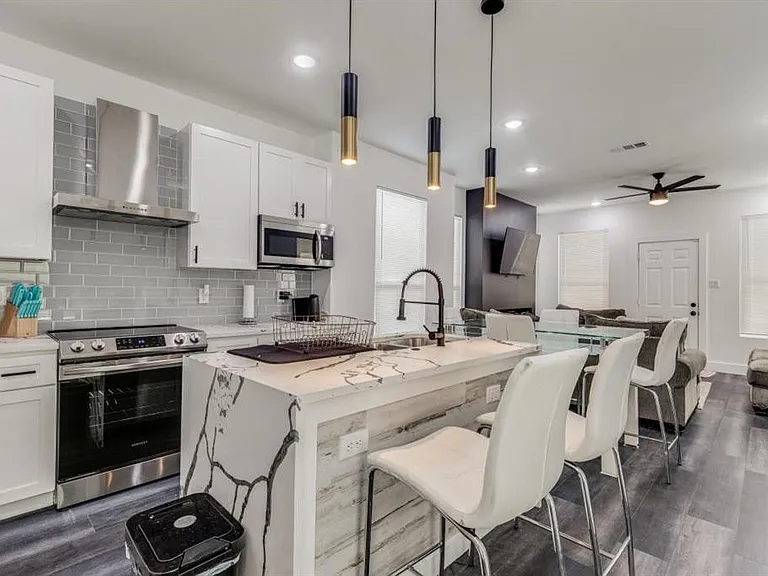 2214 Dyson St — Photo 3