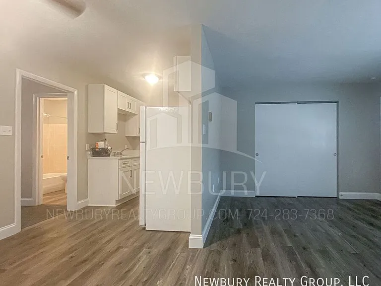 49 Sunbury Est — Photo 4