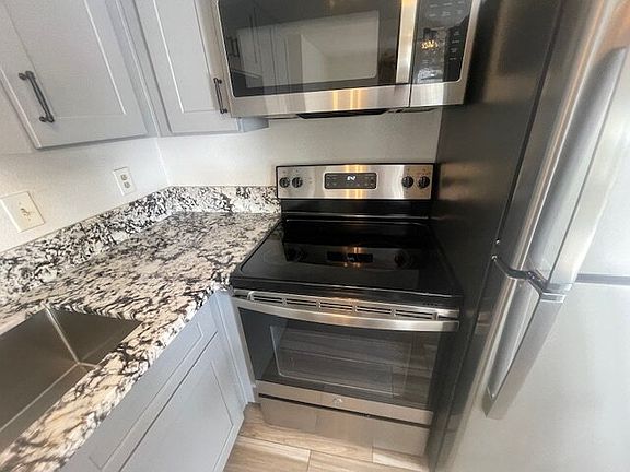 5th image of 2044 Harvard St APT A