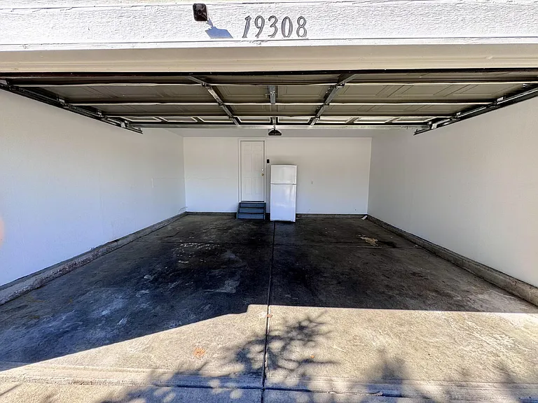 19308 E Dickenson Pl — Photo 32