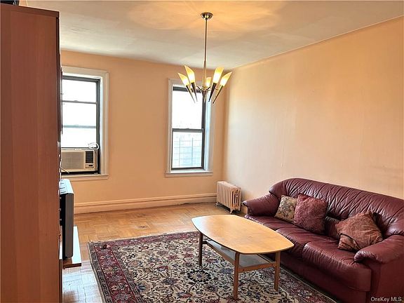 3rd image of 2925 Matthews Ave APT 4D