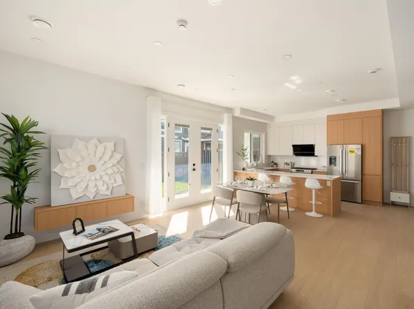 5300 Chetwynd Ave #2, Richmond, BC V7C 4L2