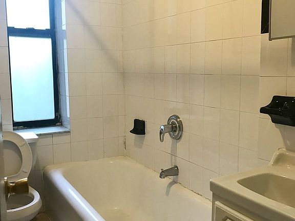 5th image of 210 W 262nd St APT 1G