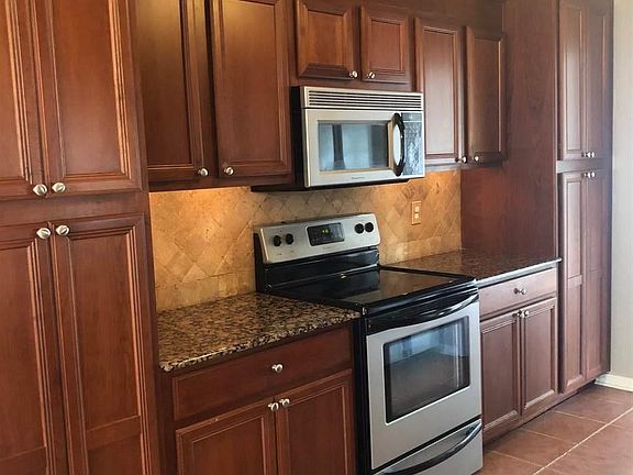 5th image of 4104 Aqua Vista Dr