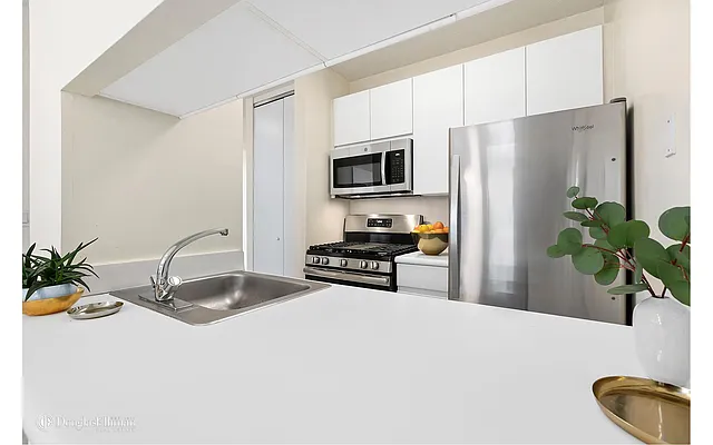 Sold by Douglas Elliman | media 24