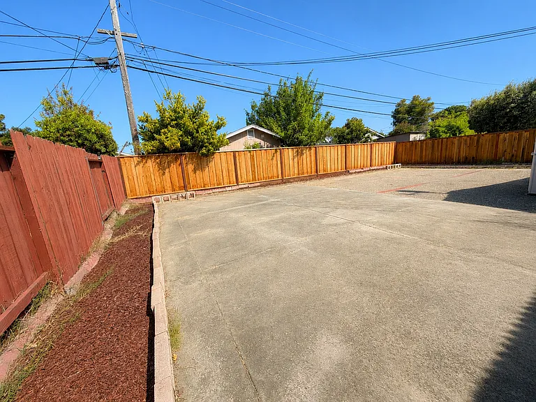 4543 Sloat Rd — Photo 21