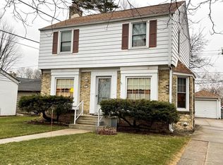 4817 N Woodruff Ave, Whitefish Bay, WI 53217