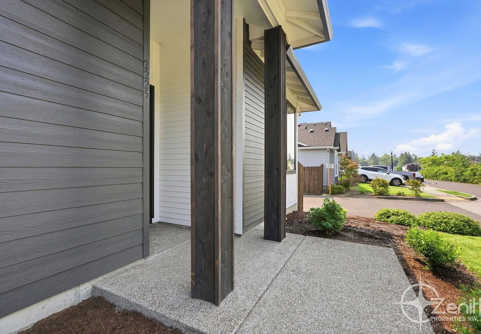 3 bed, 2.0 bath, 1912 sqft, $2,820 — Photo 2