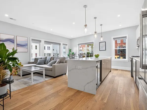 21 Glen Rd #10, Jamaica Plain, MA 02130