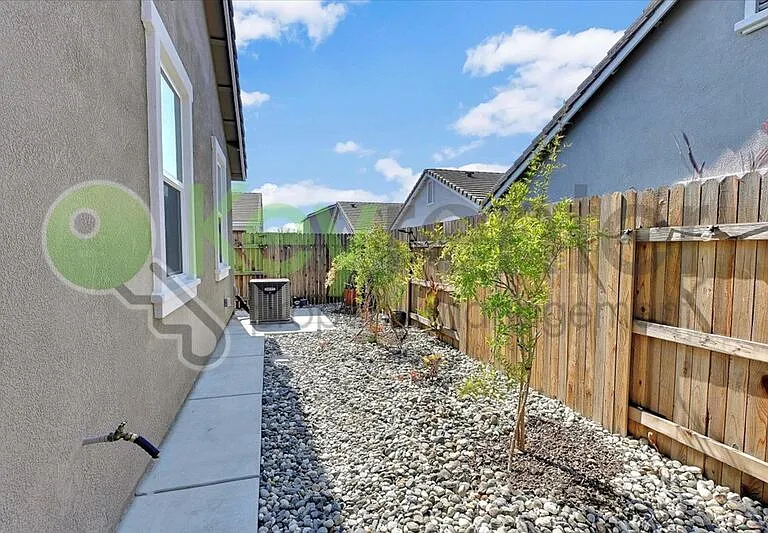 4168 Gossamer St — Photo 12