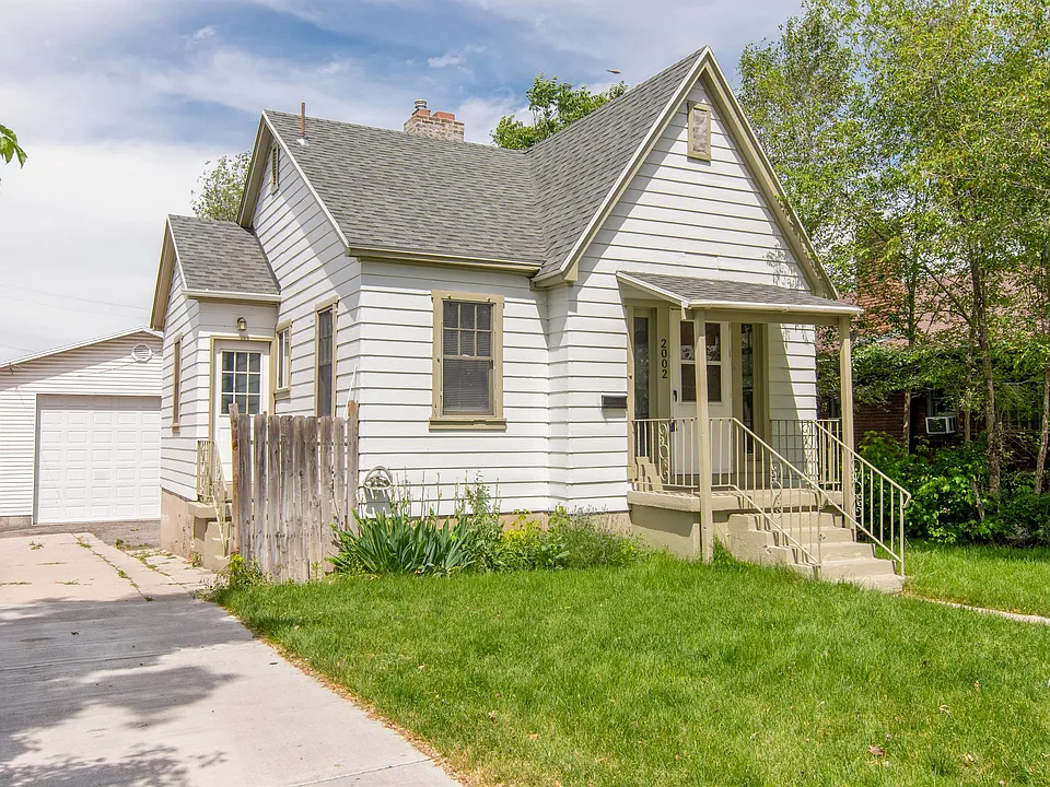 2002 S View St