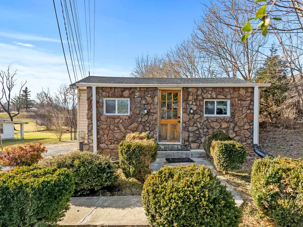 673 Orange St, Bedford, VA 24523