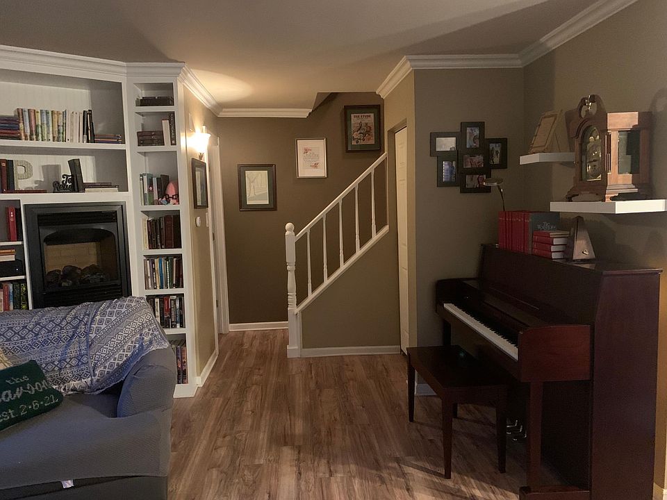 1st image of 459 Sunnybrook Ln