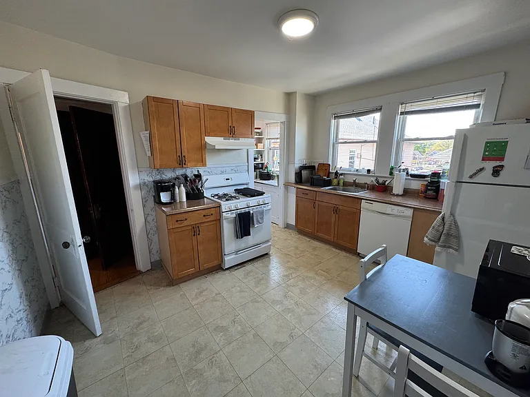 8 Mapleton St — Photo 10