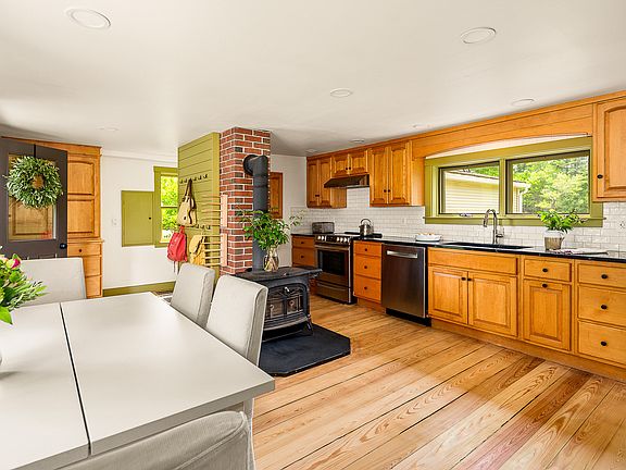 4th image of 840 Wottons Mill Road