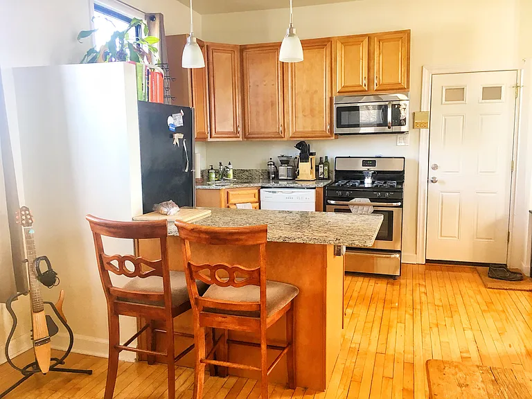 1421 W Huron St #3F — Photo 2