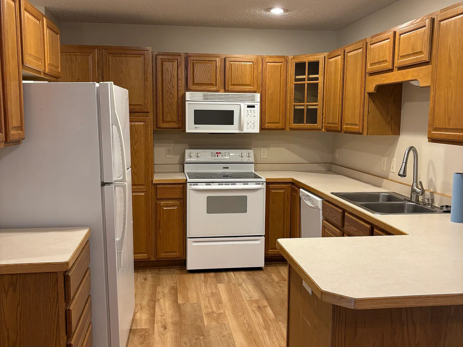 2 bed, 1300 sqft, $1,675 — Photo 4