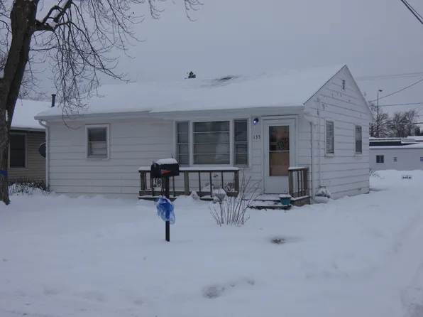 135 S Quincy Ave, Bradley, IL 60915