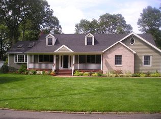 32 Elliot Ave, Lake Grove, NY 11755