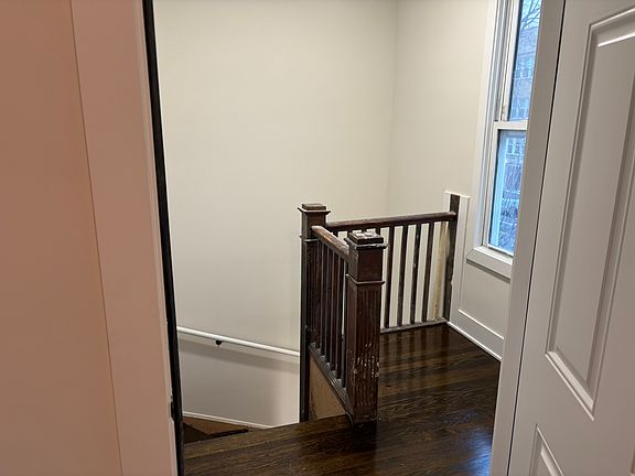 5th image of 4440 N Hamlin Ave #2
