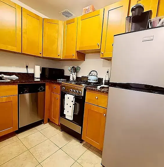 27 W 76th St #2F — Photo 3