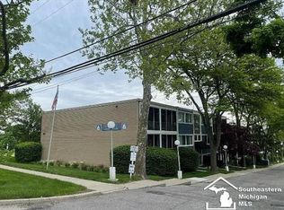 2419 Riverside Dr #103C, Trenton, MI 48183