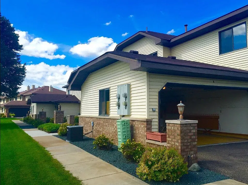 5505 Orleans Lane North - 8 — Photo 2
