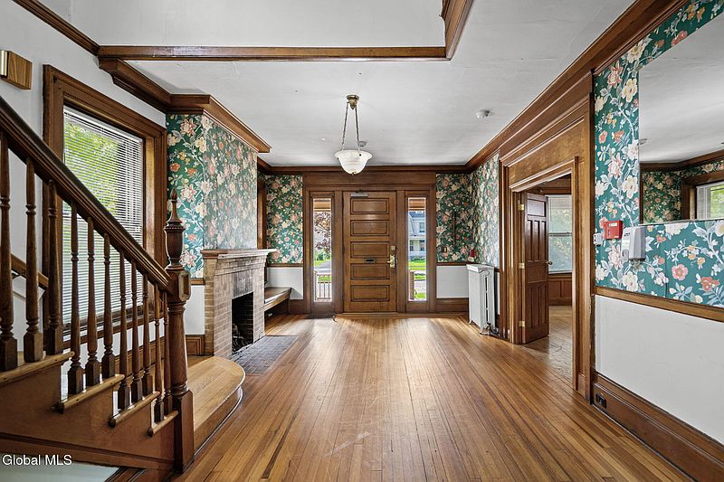 5th image of 531 Western Avenue