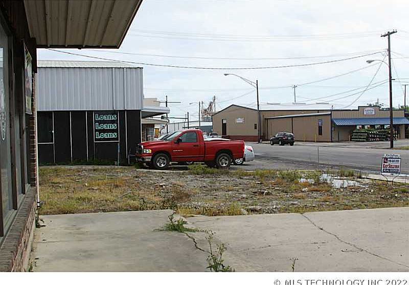 2nd image of N Broadway St