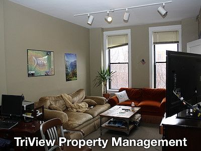 2nd image of 2107 N Kenmore Ave APT 3F