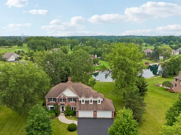 2203 Crystal Way, Crystal Lake, IL 60012