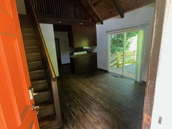 2nd image of 400 Lindsay Rd #1