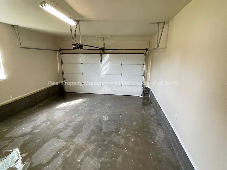 16 Charmont Dr — Photo 29