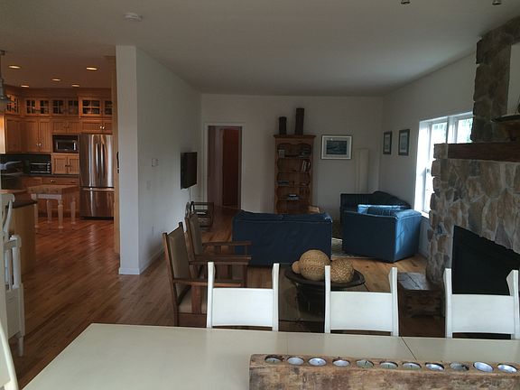 5th image of 672 Lake Ave