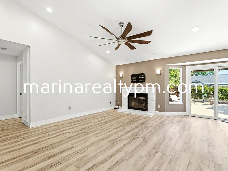 208 Buttercup Cir — Photo 41