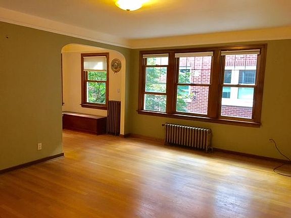 4th image of 411 Boylston Ave E APT 201