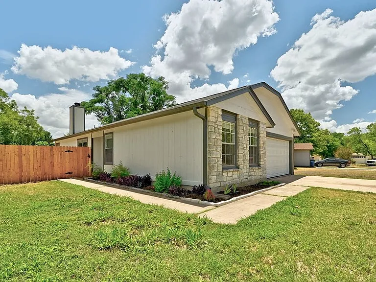 9601 Holly Springs Dr — Photo 12