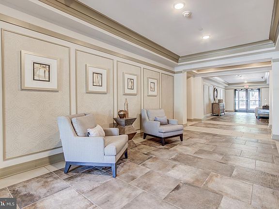 3rd image of 3989 Norton Pl #404