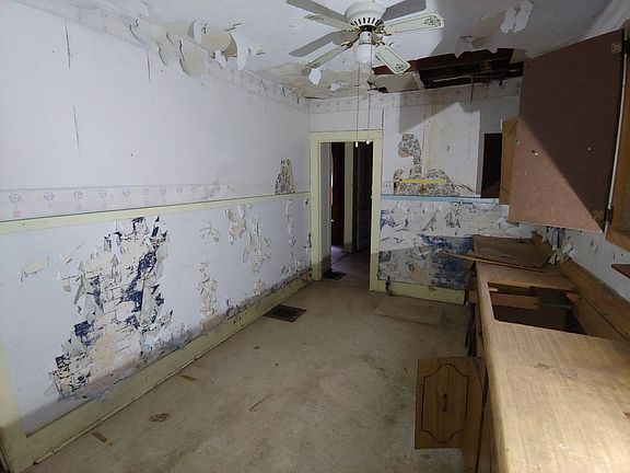 3rd image of 602 W Newell St