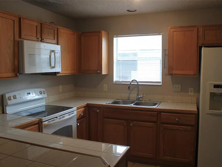 3814 Roseboro St — Photo 13