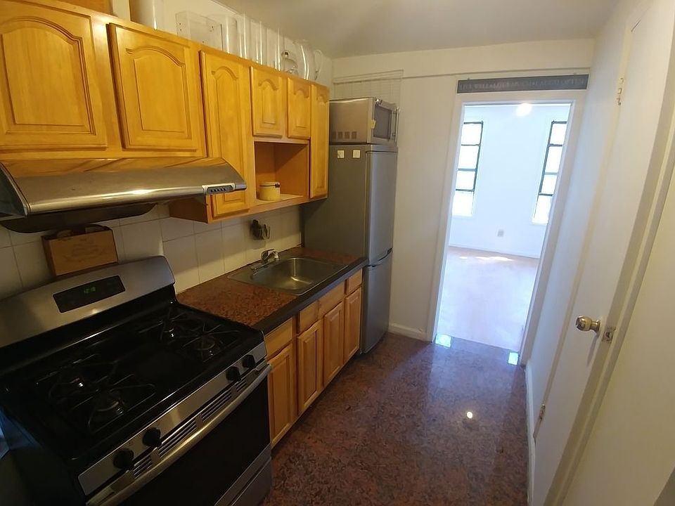 1st image of 27 1/2 Essex St APT 4