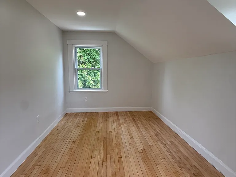 421 Belgrade Ave — Photo 11