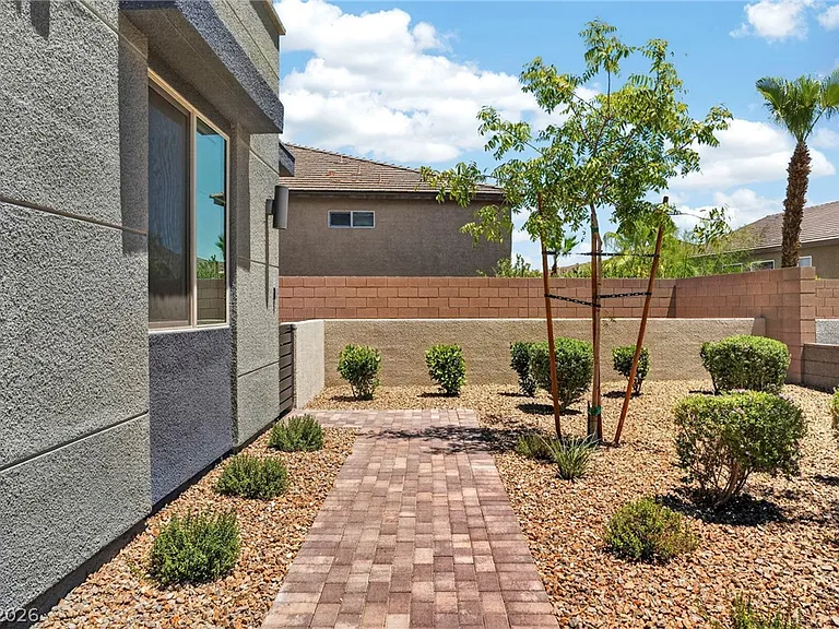 6170 Redstone Hills Dr — Photo 2
