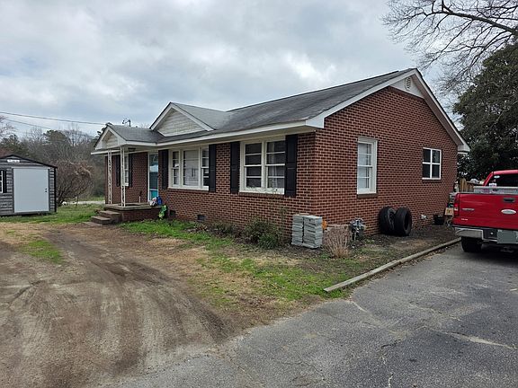 2nd image of 34 Bell St