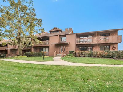 7970 Garfield Ave APT 202, Burr Ridge, IL, 60527